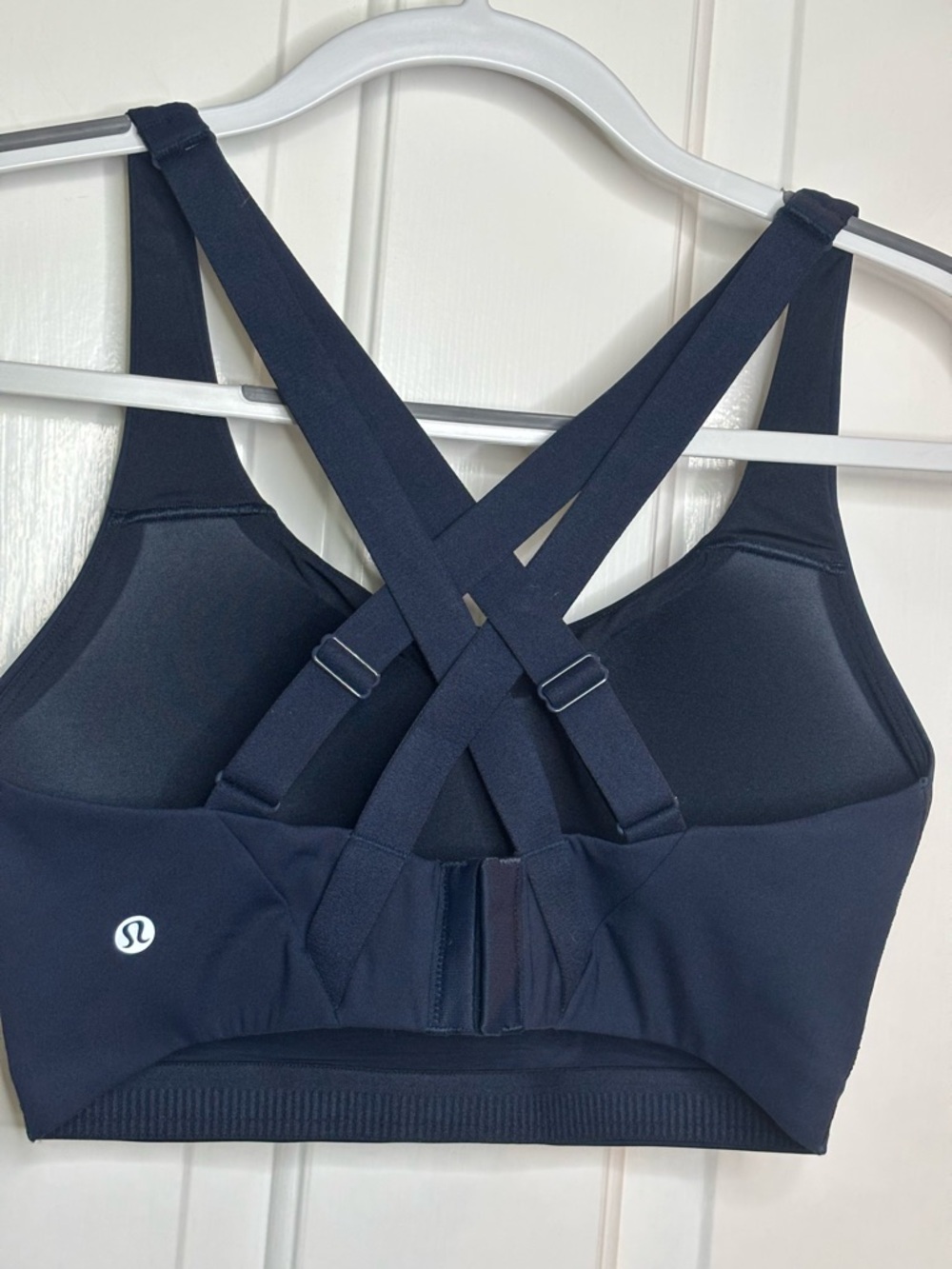 EUC LULULEMON Women's Navy Blue Cross-Back Sports Bra size 34DD - Picture 3 of 7